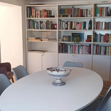 Palazzo Moncada 2 아파트