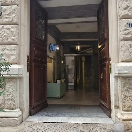 Palazzo Moncada 2 *